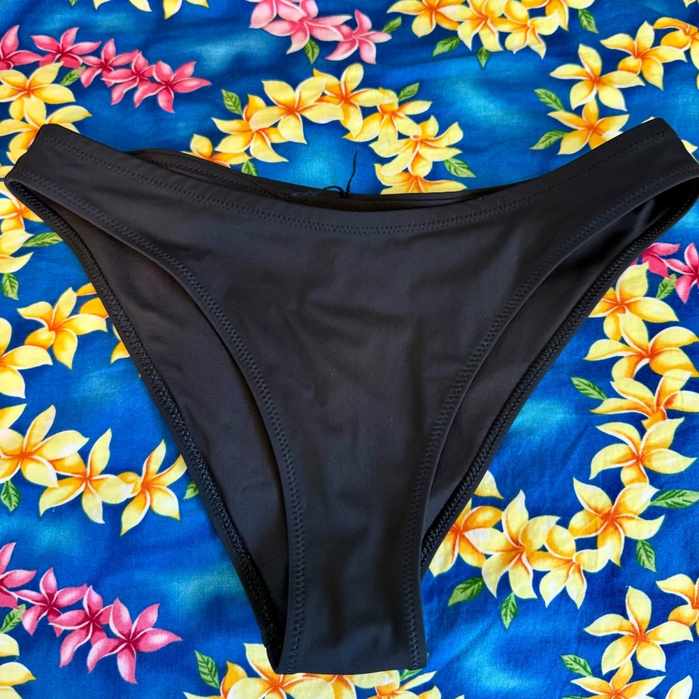 NWOT Vuori Classic Black Women's Swim Bottom